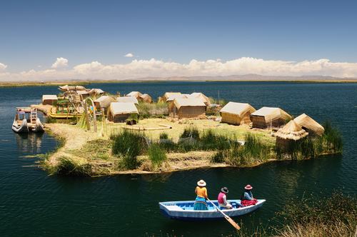 Floating islands of the Uros Lake Titicaca tra Bolivia e Perù 3856 m