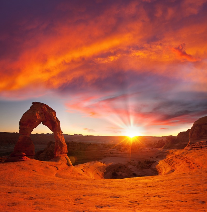 Delicate Arch in USA at sunset jpg