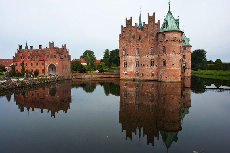 Egeskov castle slot landmark fairy tale castle in Funen Denmark