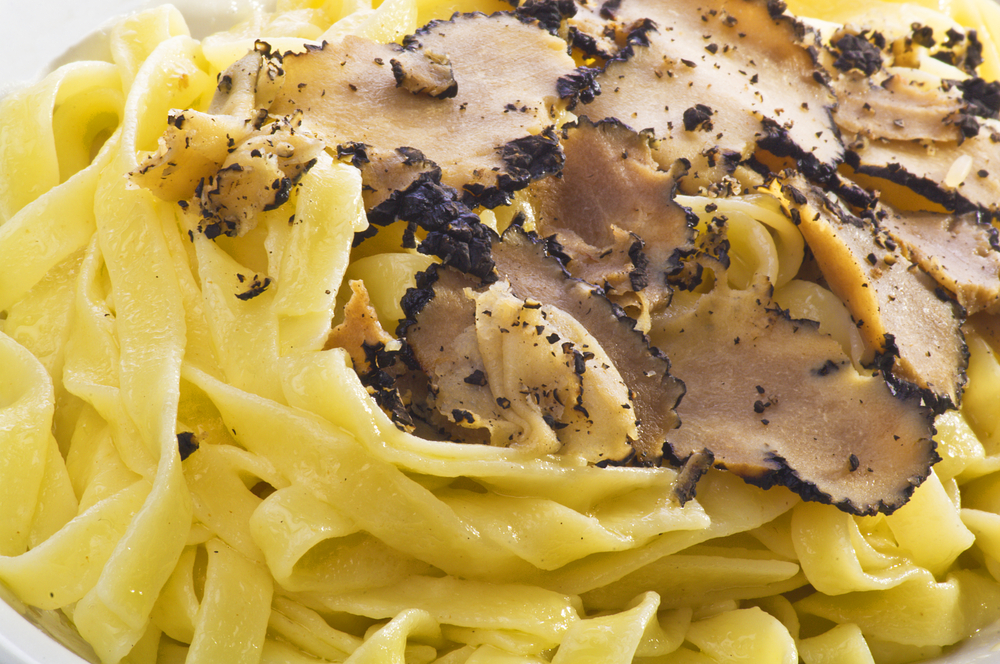 Fresh Tagliatelle with truffles cooked umbria4