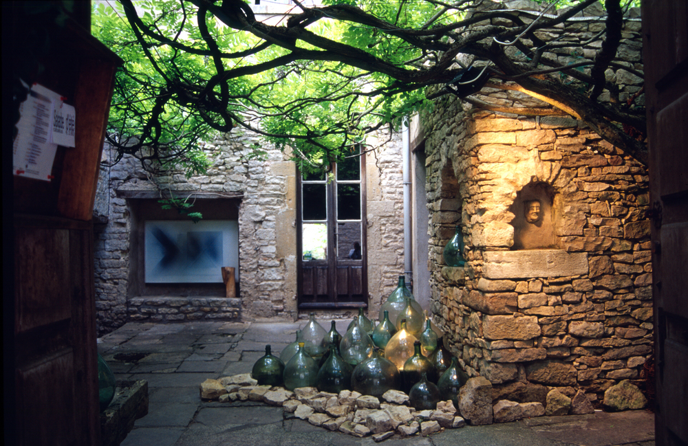 Vezelay Burgundy France Courtyard of an ancient tavern 8