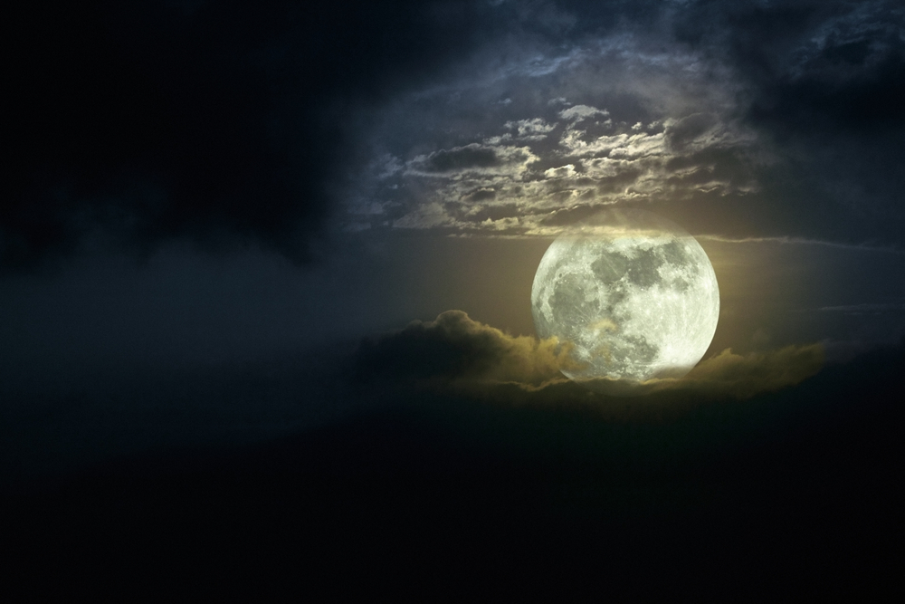 luna nuvolone scuro
