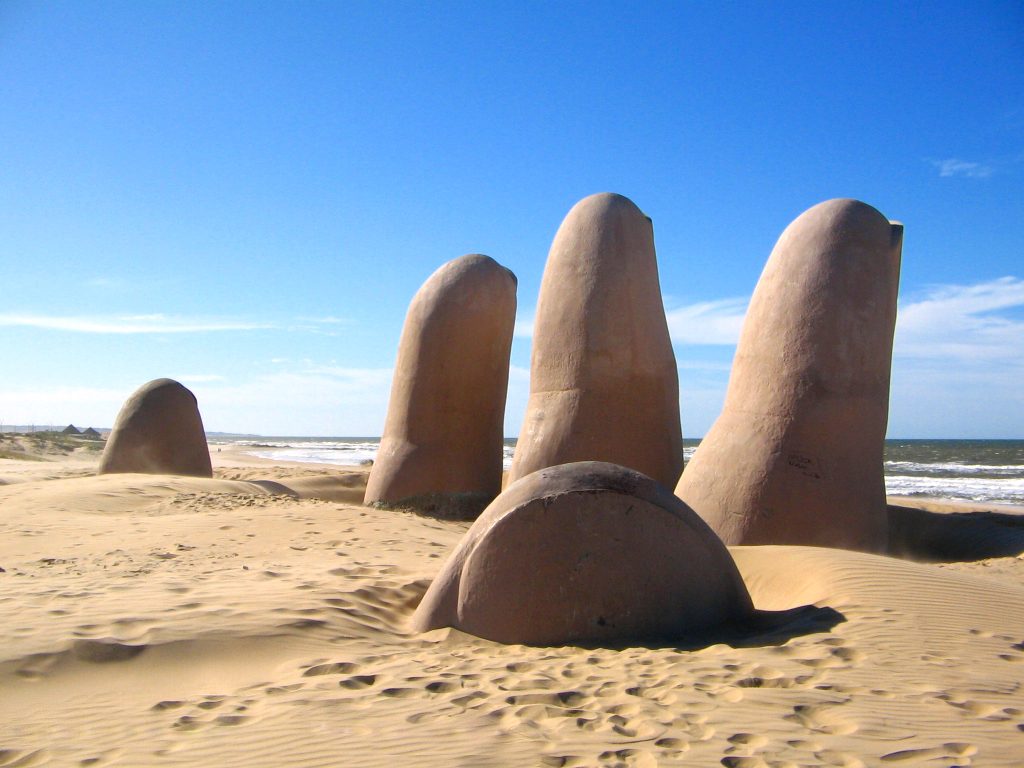 monumento_al_ahogado_punta_del_este_uruguay