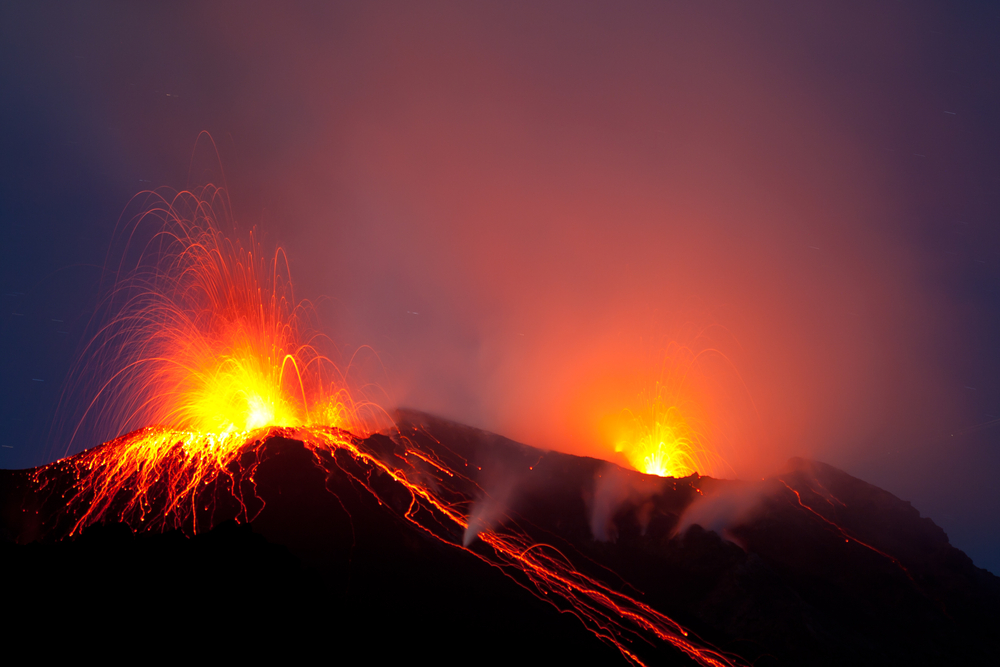spectacular volcano eruption 